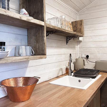 'Swan' Lakeview Lodge Bishampton Luaran gambar