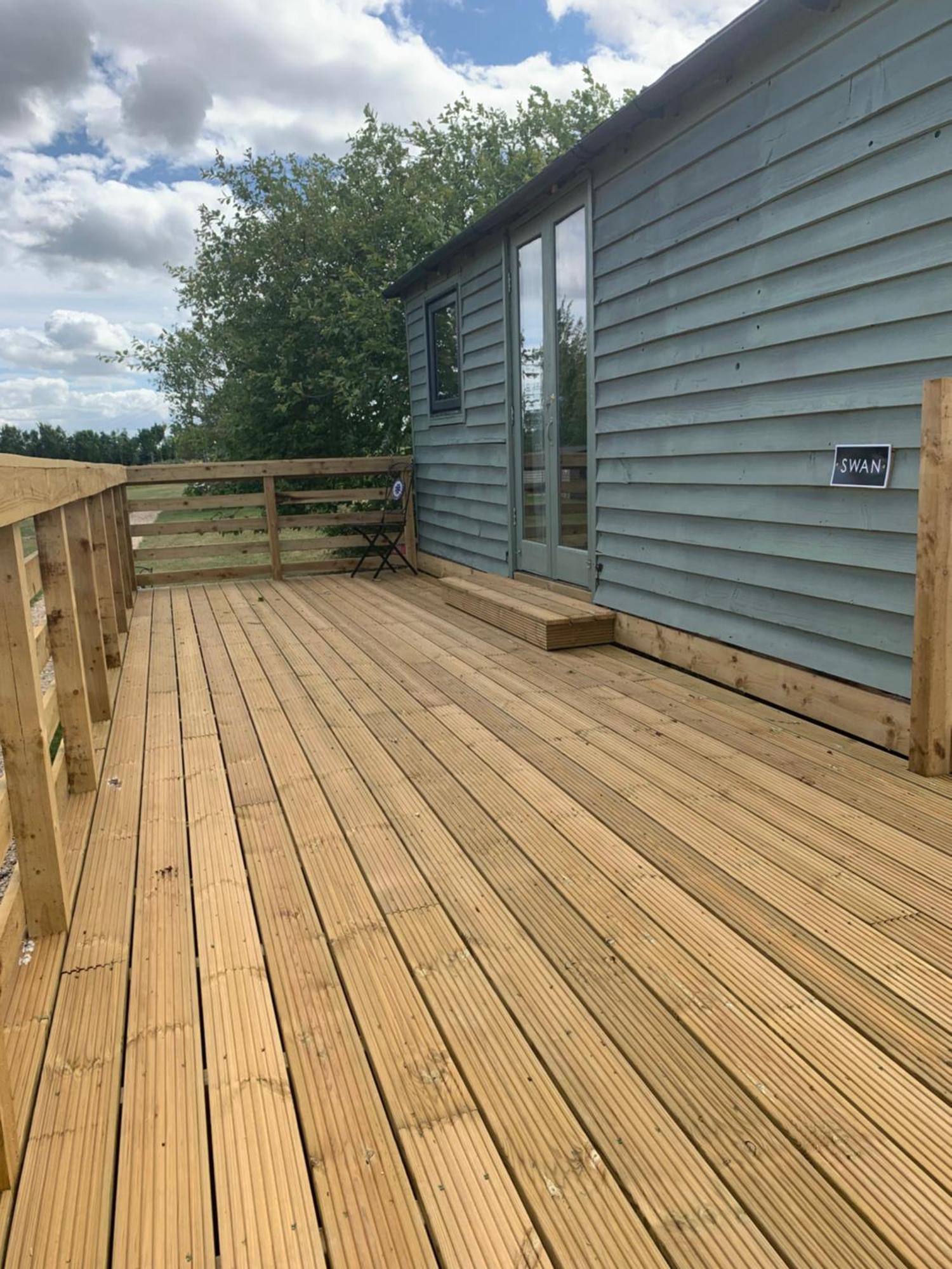 'Swan' Lakeview Lodge Bishampton Luaran gambar