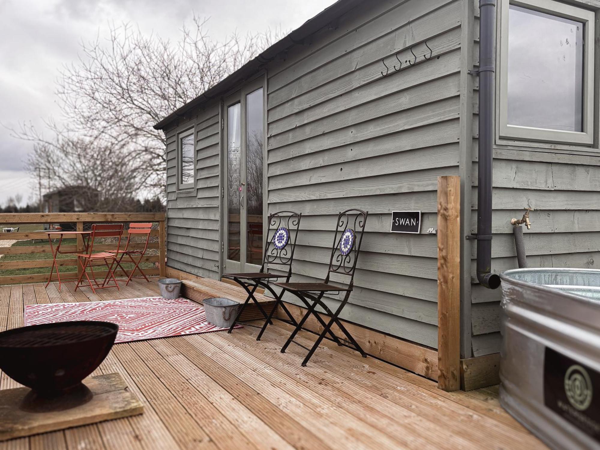 'Swan' Lakeview Lodge Bishampton Luaran gambar