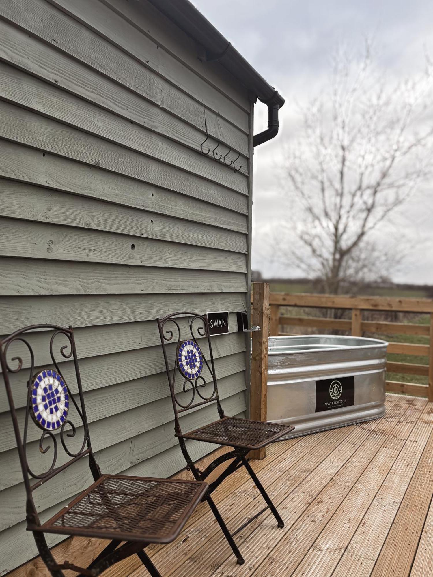 'Swan' Lakeview Lodge Bishampton Luaran gambar